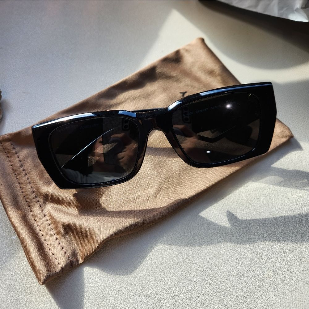 BURBERRY Motif Black Rectangle Sunglasses - Picture 4 of 9